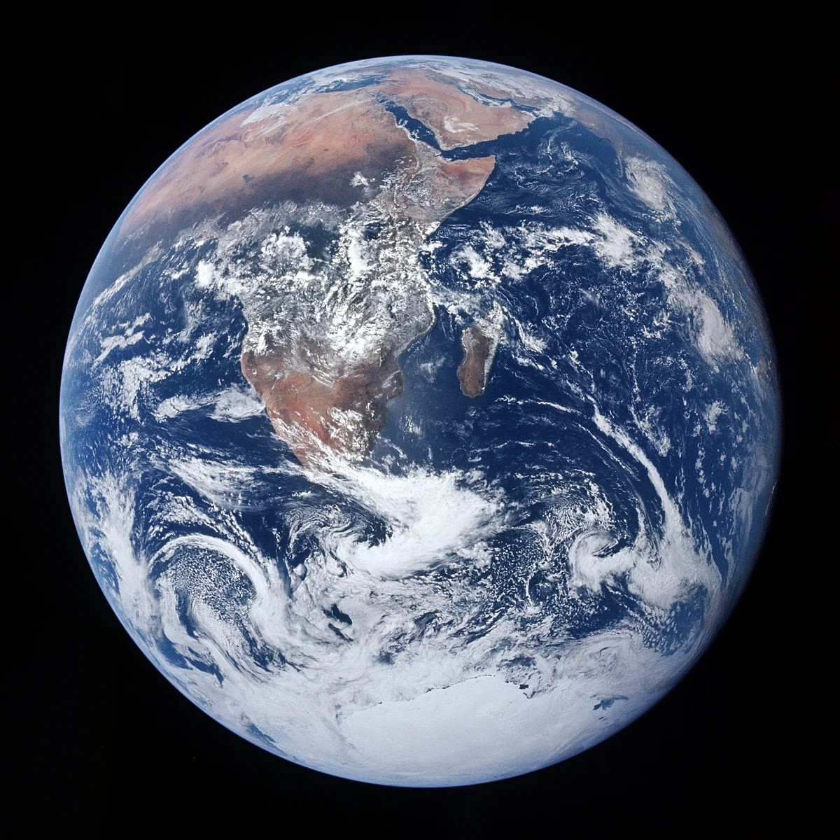 The_Blue_Marble,_AS17-148-22727.jpg